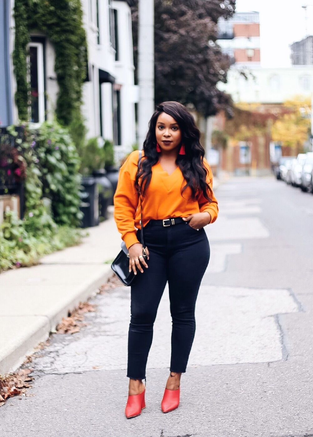 How to style bright colours according to your body shape? - Petite